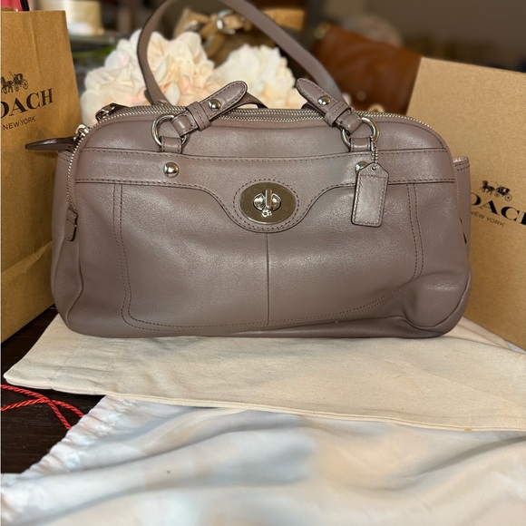 Coach Handbags - Vintage Coach Penelope